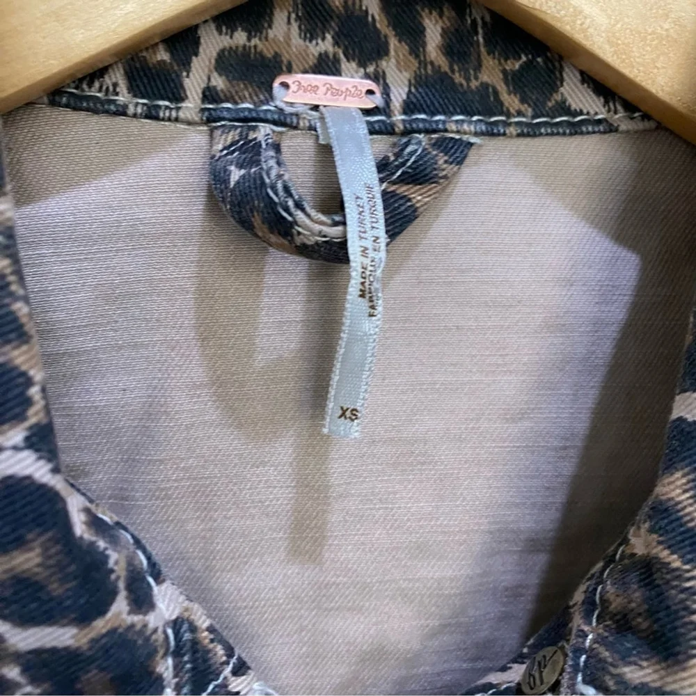 Free People animal leopard cheetah jacket with cropped cutoff hemline size xs - Picture 9 of 12